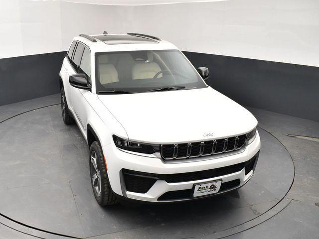 new 2026 Jeep Grand Cherokee car, priced at $43,905