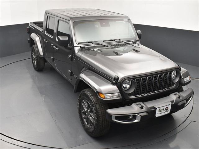 new 2025 Jeep Gladiator car, priced at $47,195