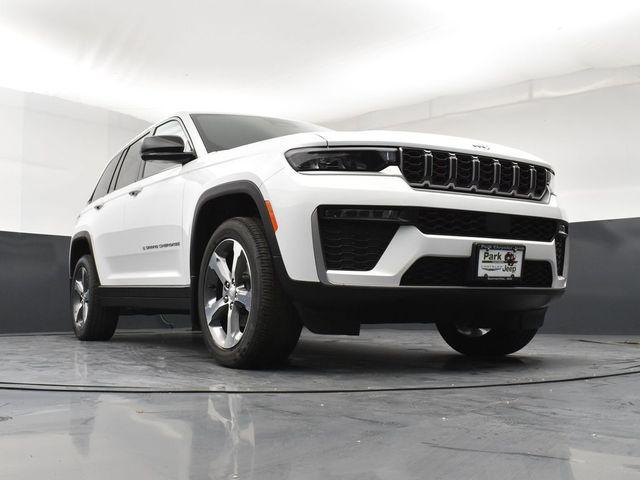 new 2026 Jeep Grand Cherokee car, priced at $43,930