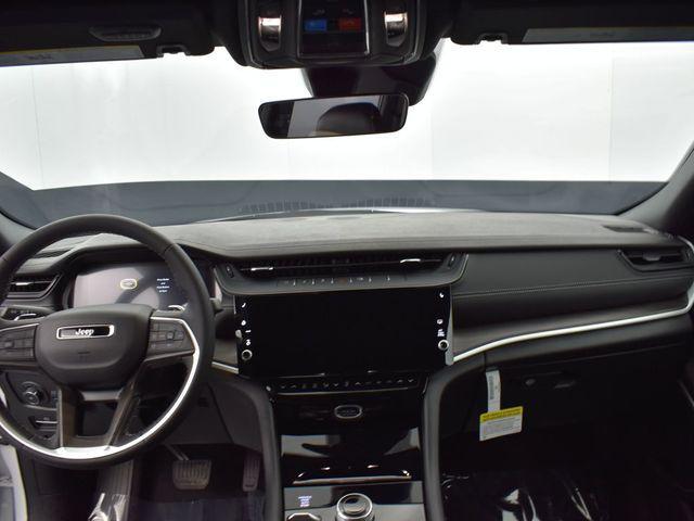 new 2026 Jeep Grand Cherokee car, priced at $43,930
