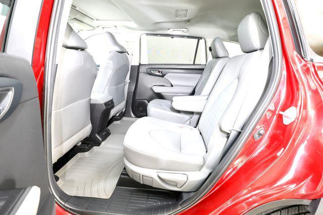 used 2021 Toyota Highlander car, priced at $33,389