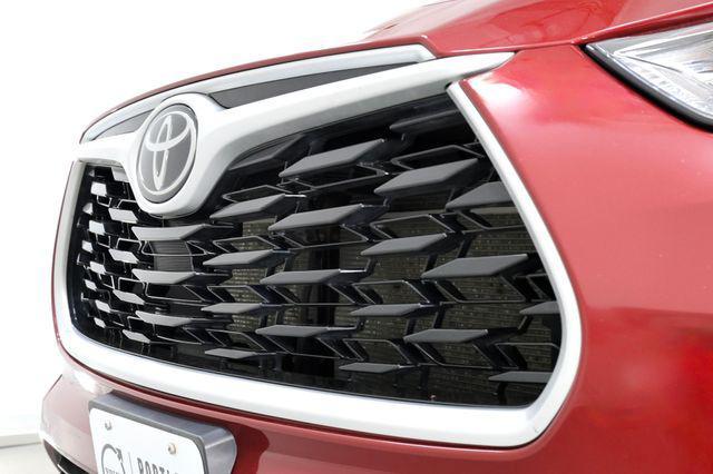used 2021 Toyota Highlander car, priced at $33,389