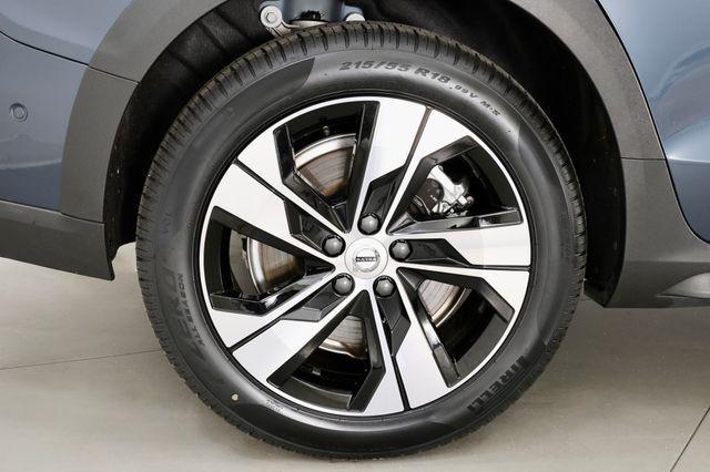 used 2025 Volvo V60 Cross Country car, priced at $39,990