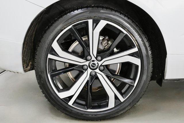 used 2022 Volvo XC60 Recharge Plug-In Hybrid car, priced at $35,690