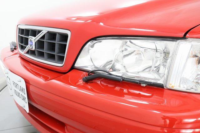 used 2004 Volvo C70 car, priced at $14,990