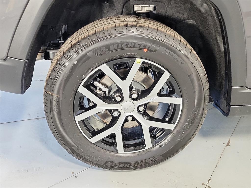 new 2025 Jeep Grand Cherokee car, priced at $46,238