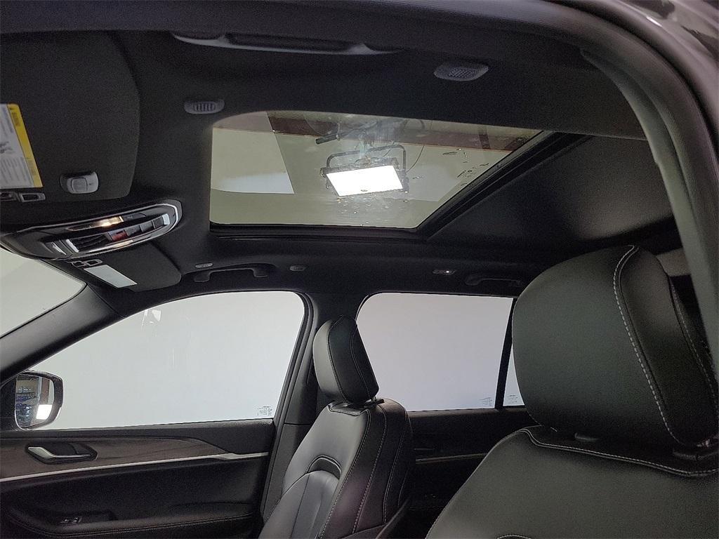 new 2025 Jeep Grand Cherokee car, priced at $46,238