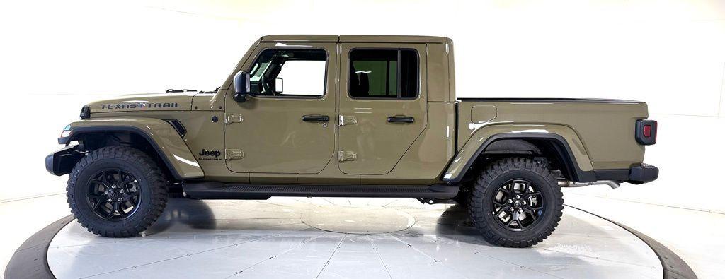 new 2026 Jeep Gladiator car, priced at $46,795