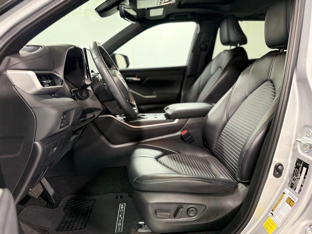 used 2023 Toyota Highlander car, priced at $37,861