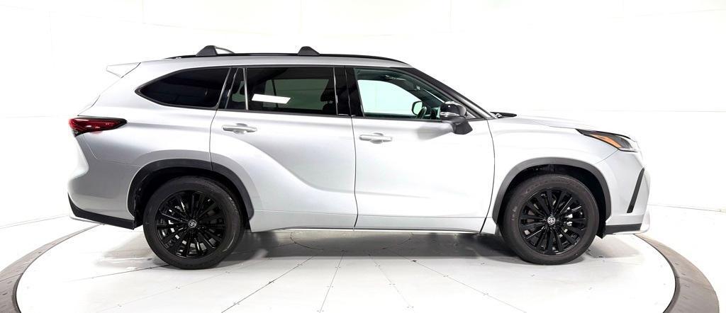 used 2023 Toyota Highlander car, priced at $37,861