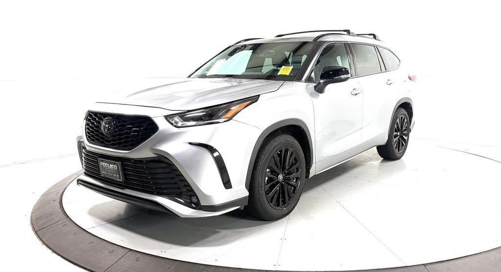 used 2023 Toyota Highlander car, priced at $37,861