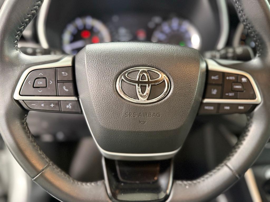 used 2023 Toyota Highlander car, priced at $37,861