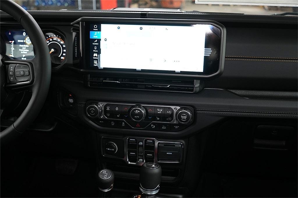 new 2025 Jeep Gladiator car, priced at $43,560