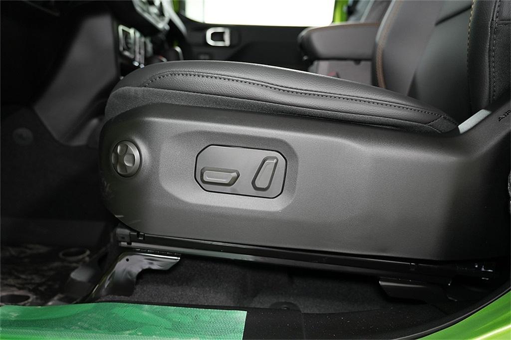 new 2025 Jeep Gladiator car, priced at $43,560