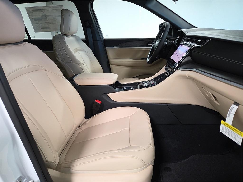 new 2025 Jeep Grand Cherokee L car, priced at $45,659