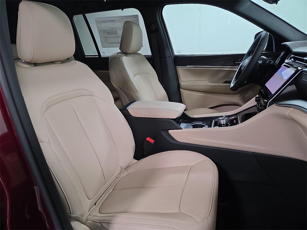 new 2025 Jeep Grand Cherokee car, priced at $48,871