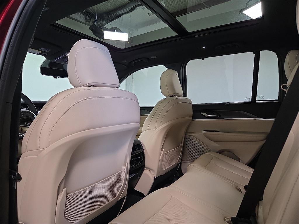 new 2025 Jeep Grand Cherokee car, priced at $48,871