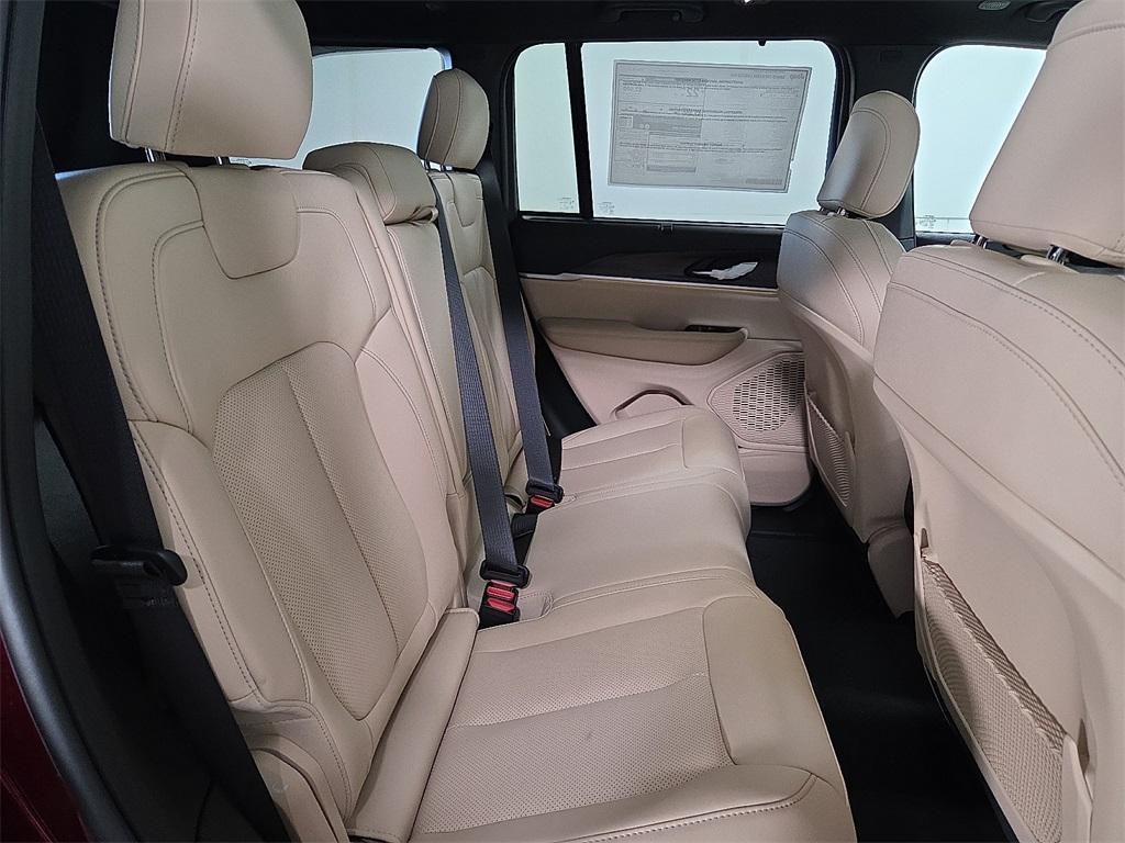 new 2025 Jeep Grand Cherokee car, priced at $48,871