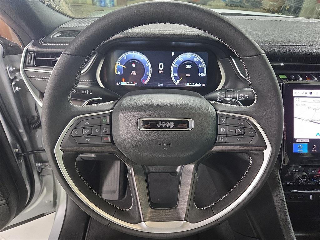 new 2025 Jeep Grand Cherokee car, priced at $49,074