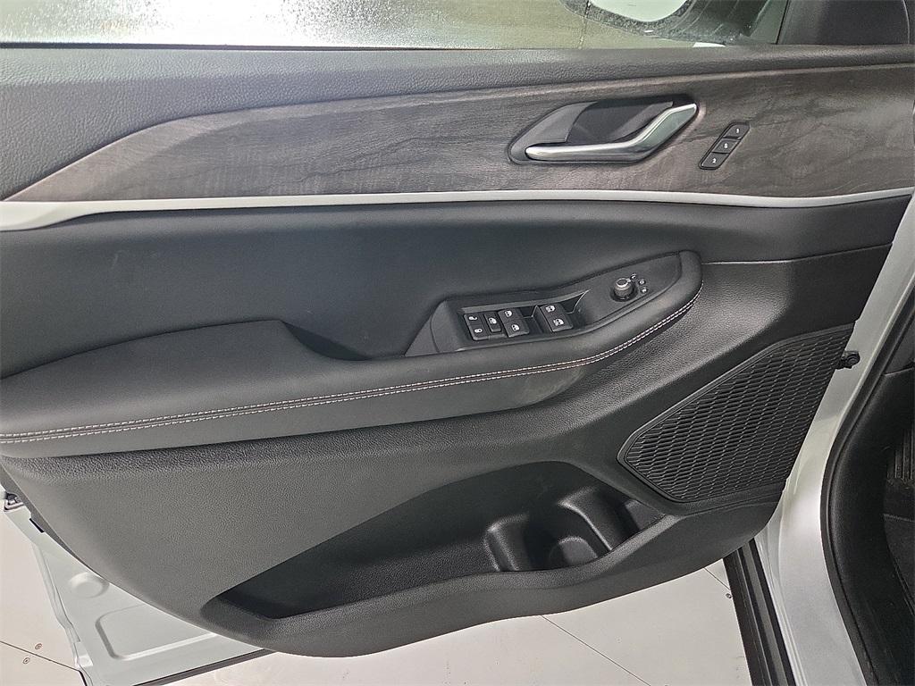 new 2025 Jeep Grand Cherokee car, priced at $49,074