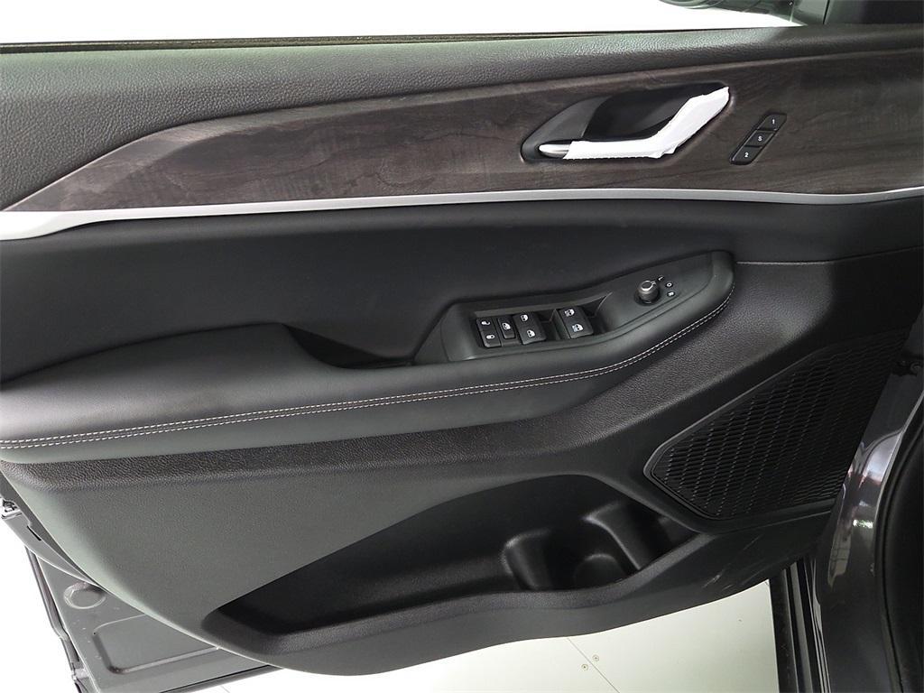 new 2025 Jeep Grand Cherokee L car, priced at $51,001