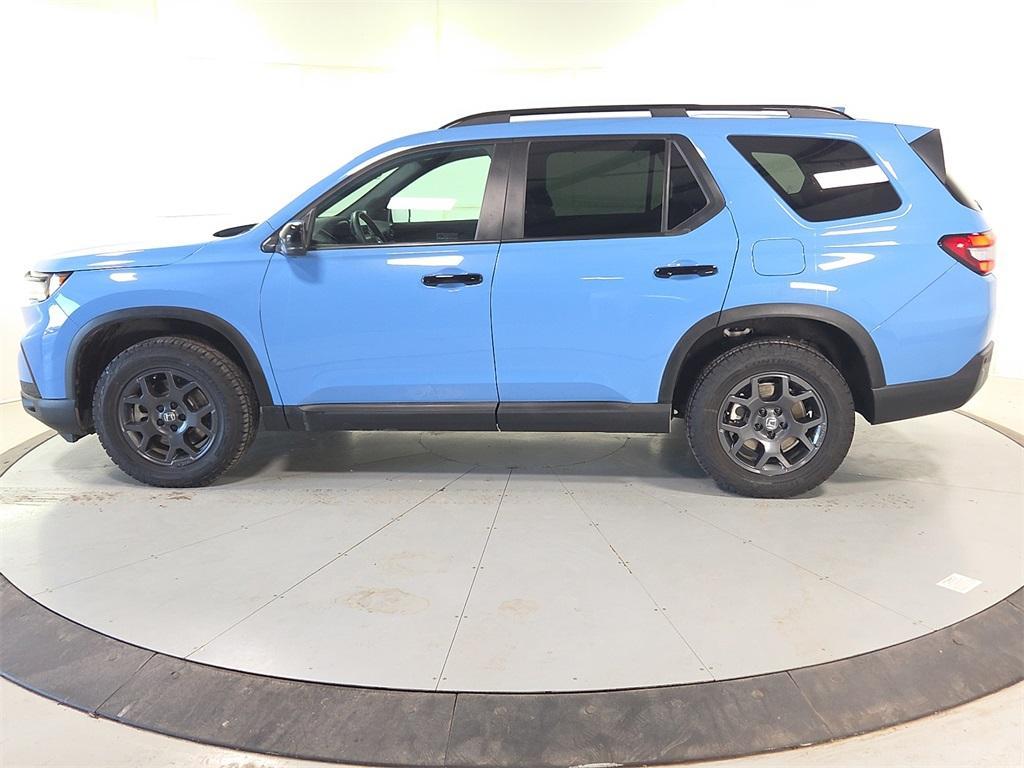 used 2025 Honda Pilot car, priced at $41,821