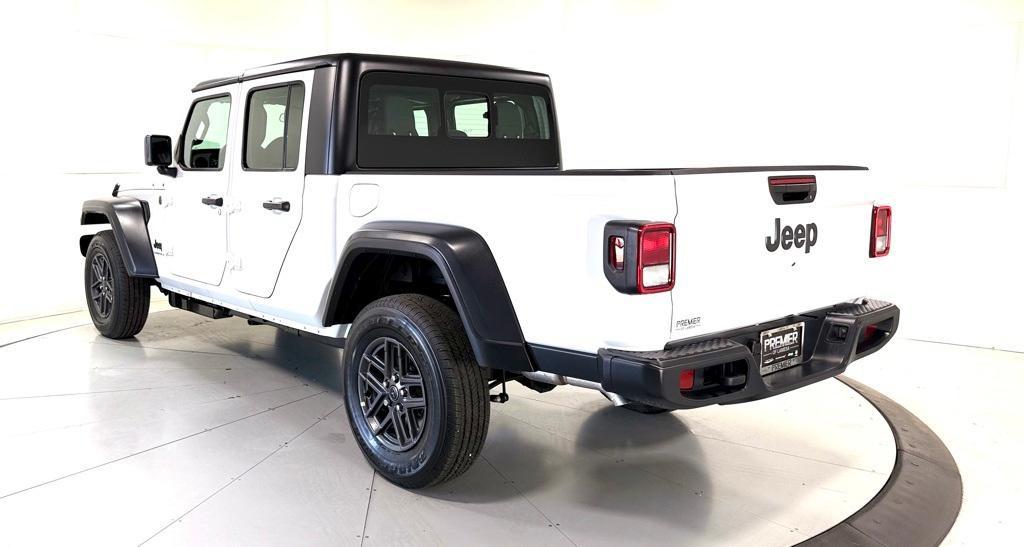 new 2026 Jeep Gladiator car, priced at $41,901