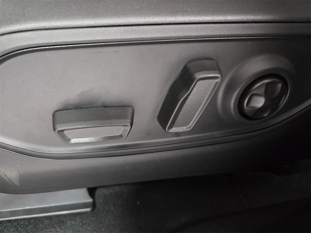 new 2025 Jeep Grand Cherokee car, priced at $38,196