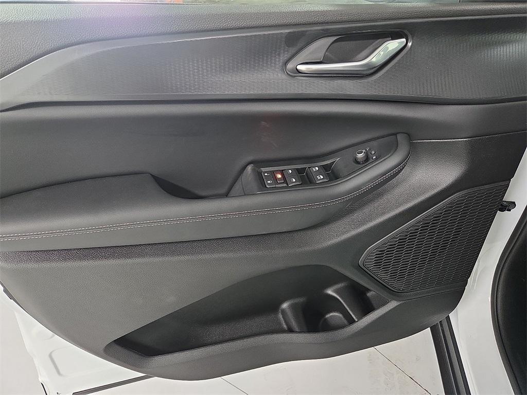 new 2025 Jeep Grand Cherokee car, priced at $38,196