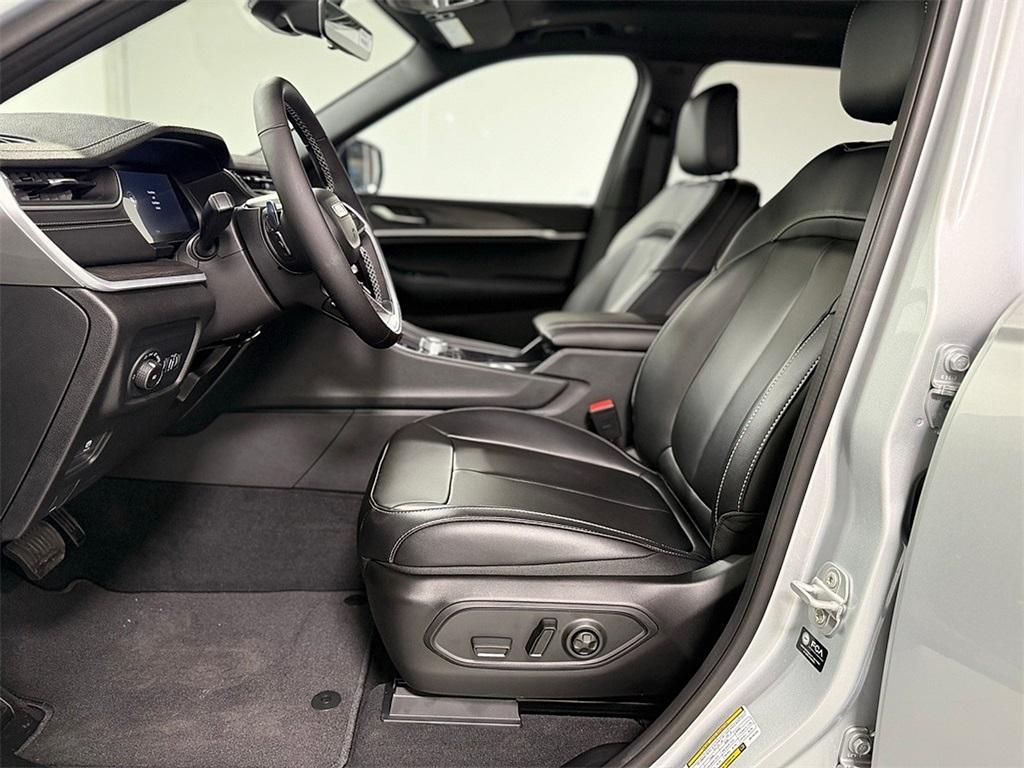 new 2025 Jeep Grand Cherokee L car, priced at $51,001