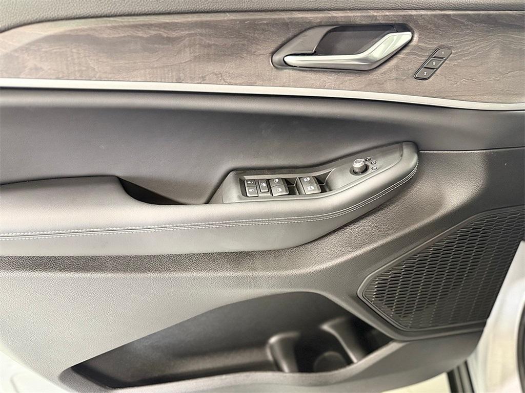 new 2025 Jeep Grand Cherokee L car, priced at $51,001