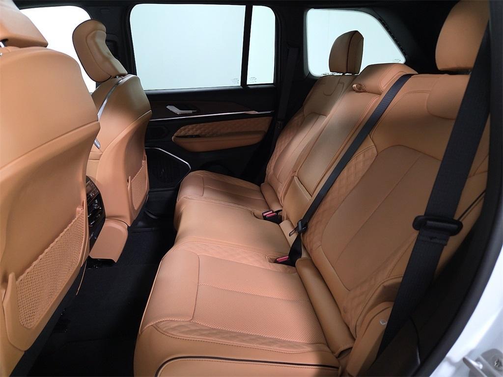 new 2025 Jeep Grand Cherokee car, priced at $59,988