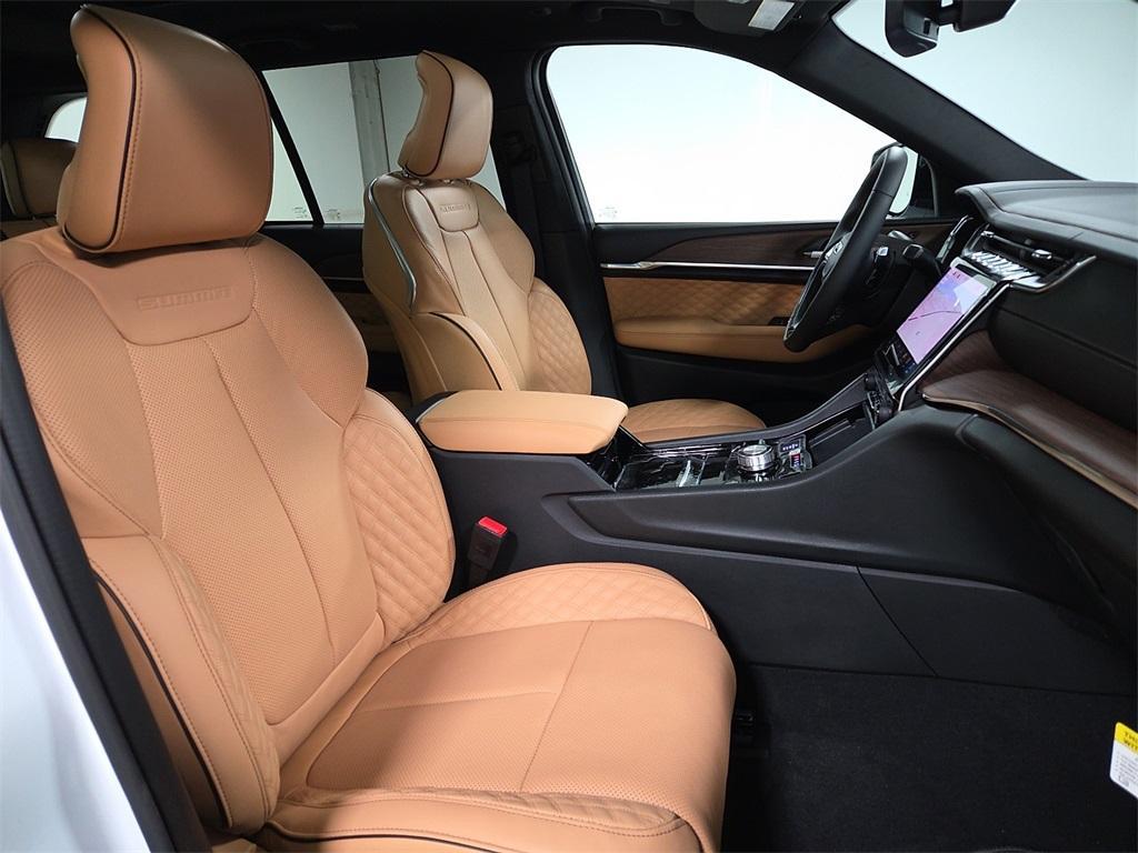 new 2025 Jeep Grand Cherokee car, priced at $59,988