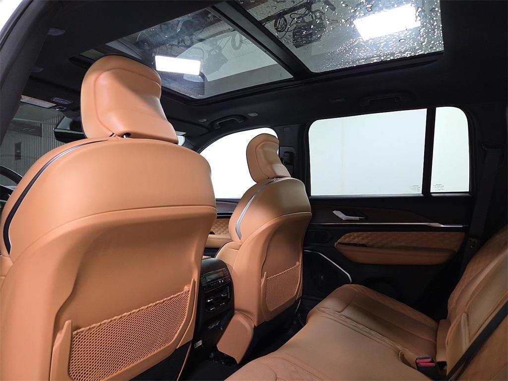 new 2025 Jeep Grand Cherokee car, priced at $59,988