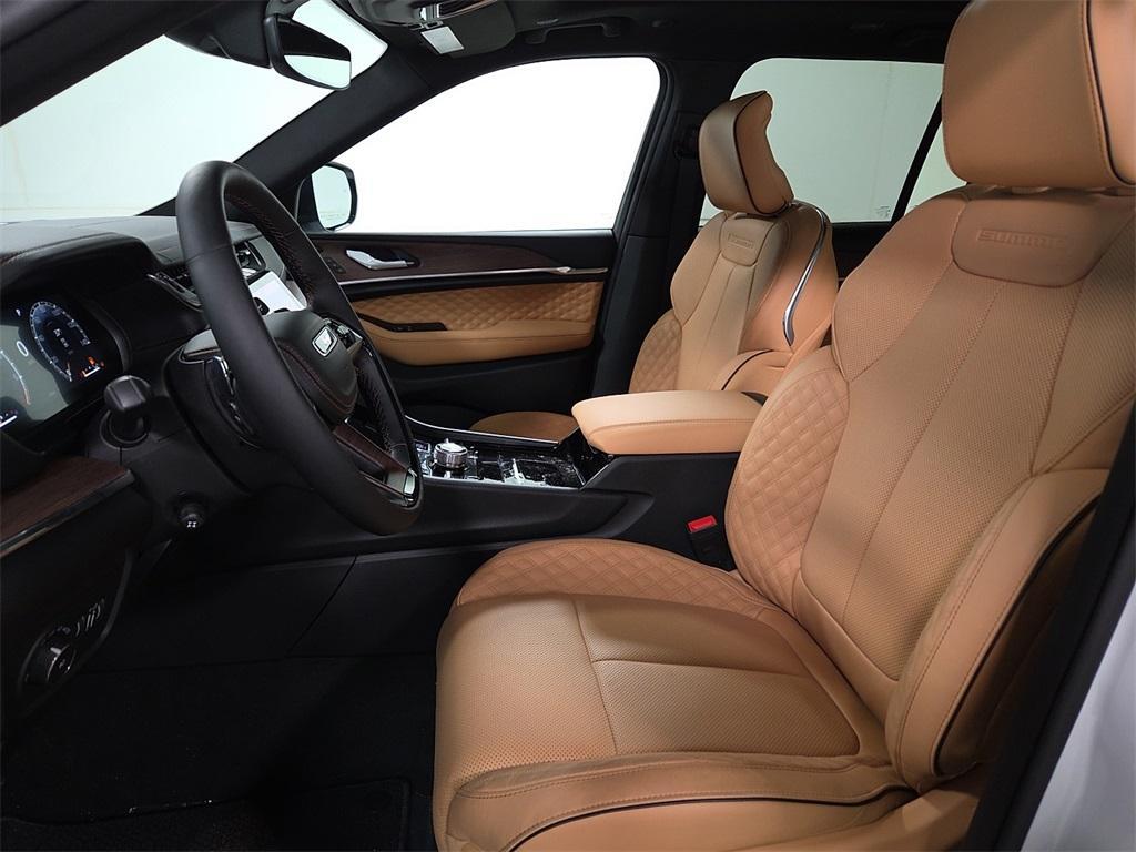 new 2025 Jeep Grand Cherokee car, priced at $59,988