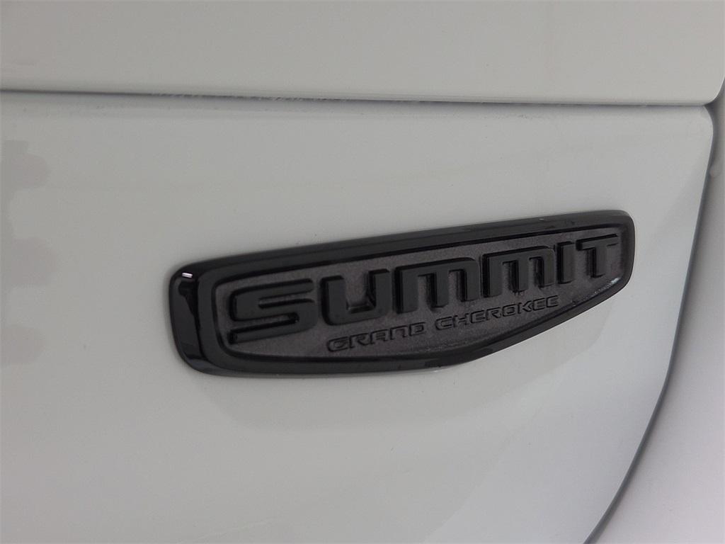 new 2025 Jeep Grand Cherokee car, priced at $59,988