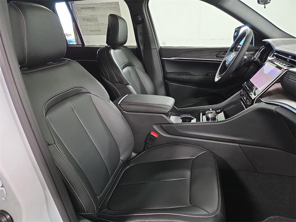 new 2025 Jeep Grand Cherokee car, priced at $49,054