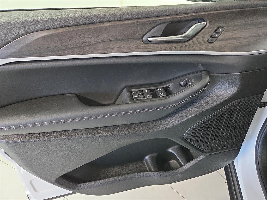 new 2025 Jeep Grand Cherokee car, priced at $49,054