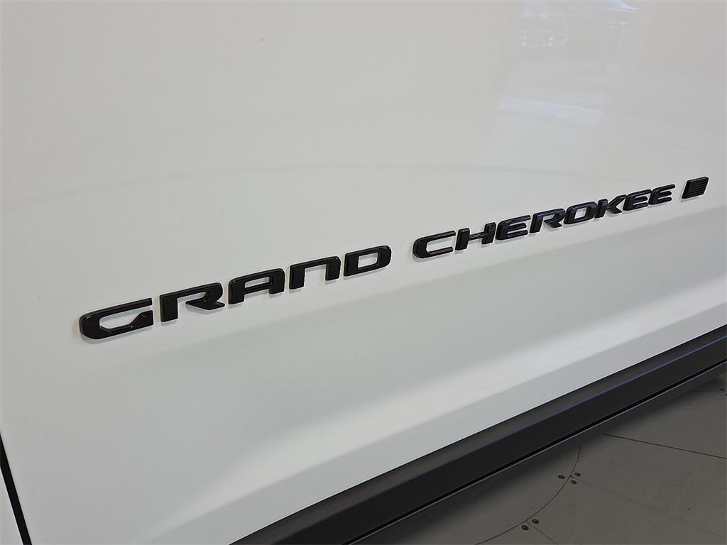 new 2025 Jeep Grand Cherokee car, priced at $49,054