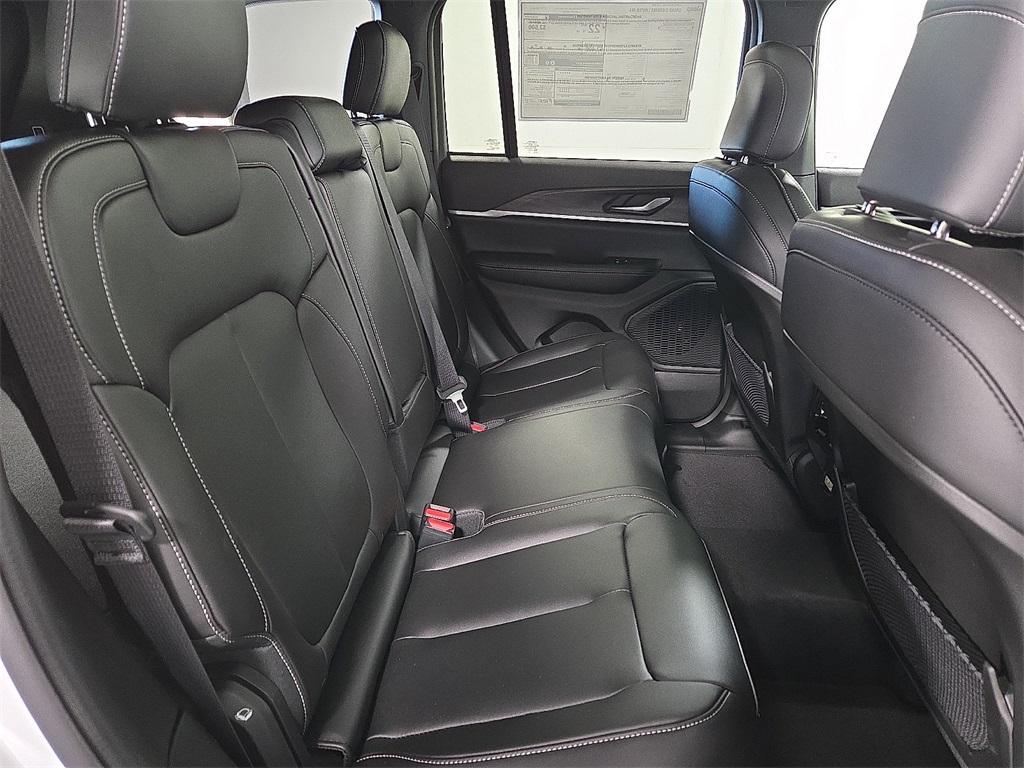 new 2025 Jeep Grand Cherokee car, priced at $49,054