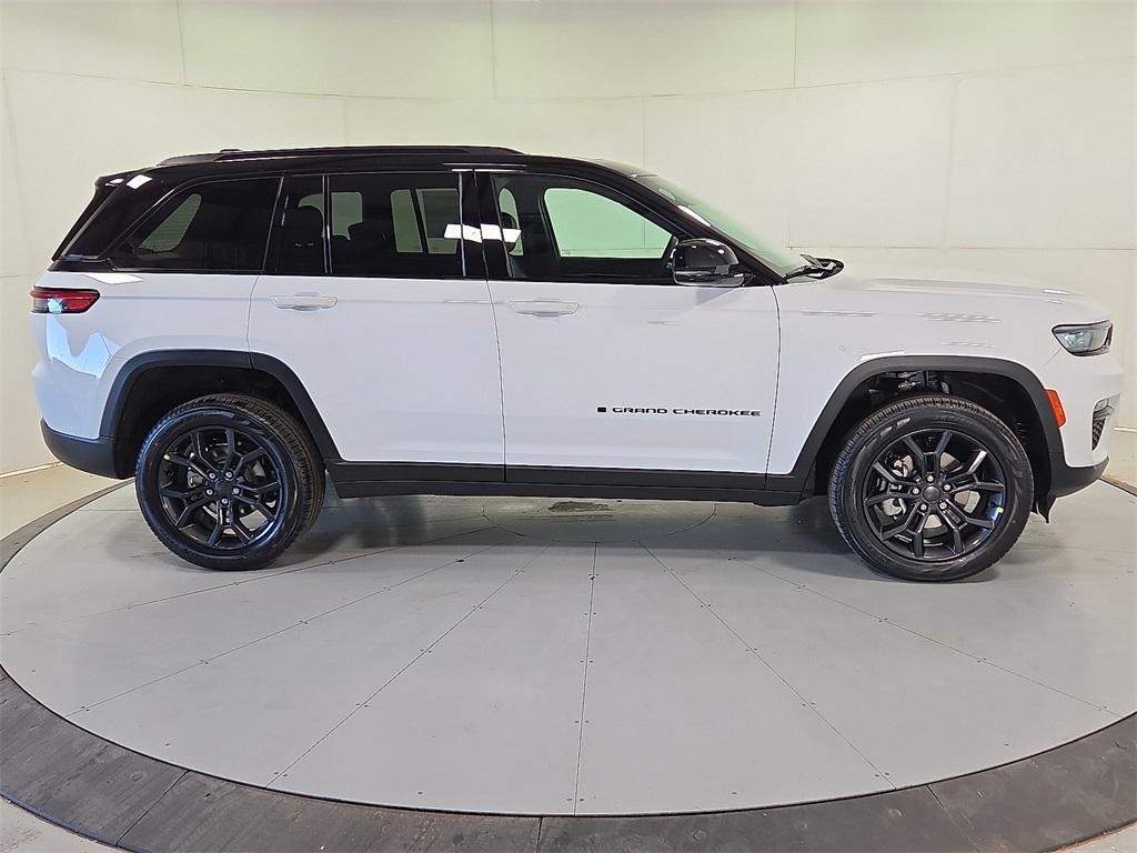 new 2025 Jeep Grand Cherokee car, priced at $49,054