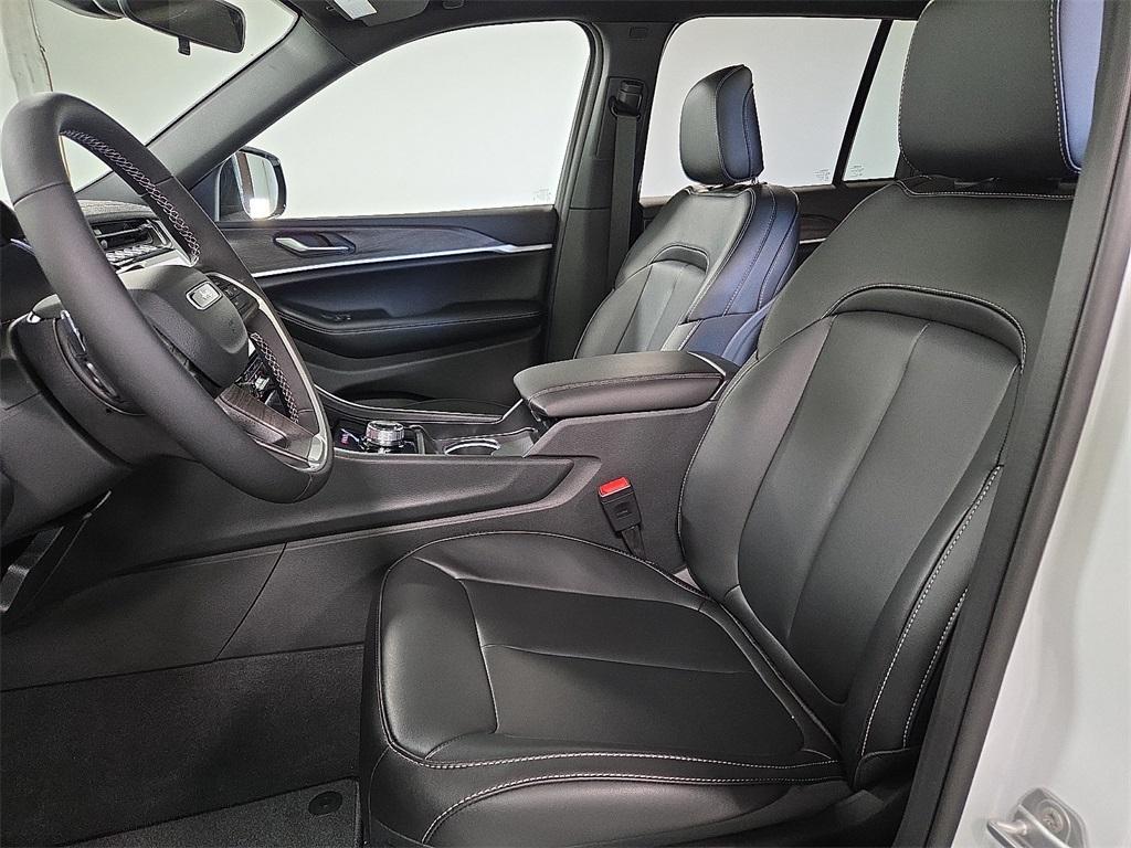 new 2025 Jeep Grand Cherokee car, priced at $49,054