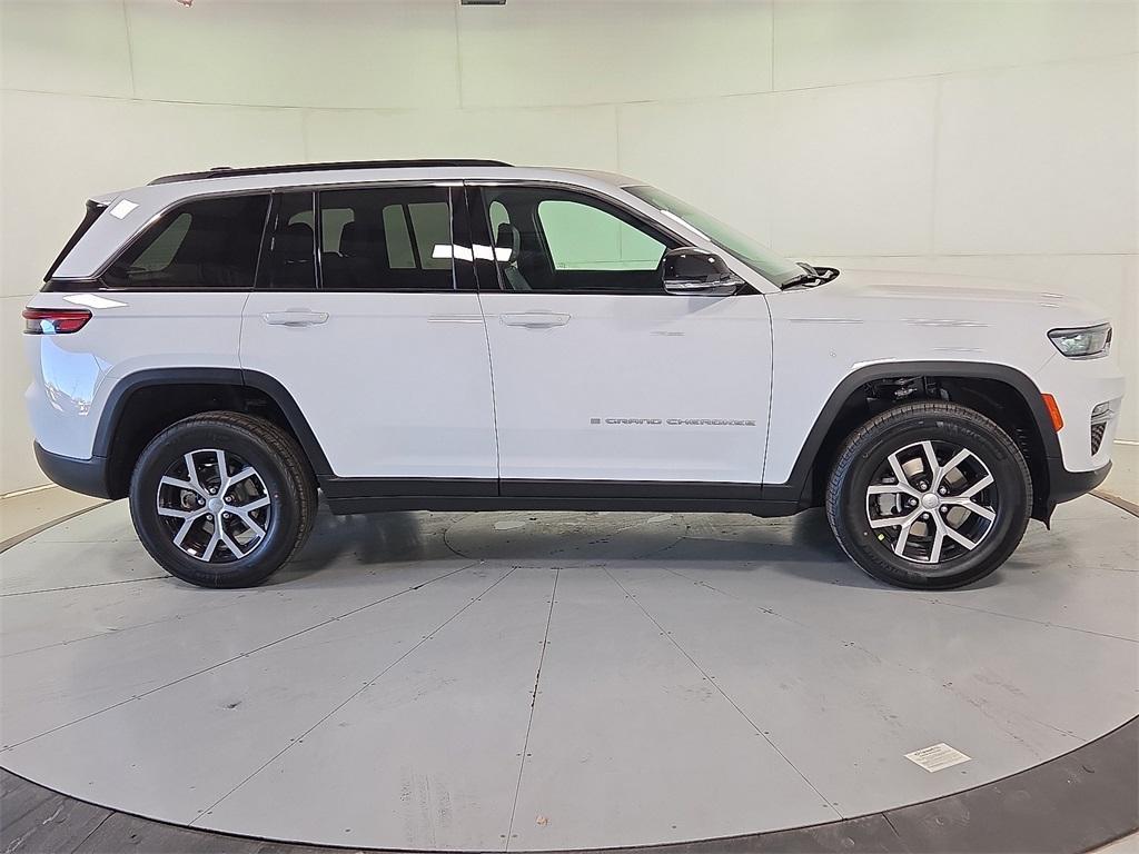 new 2025 Jeep Grand Cherokee car, priced at $45,702