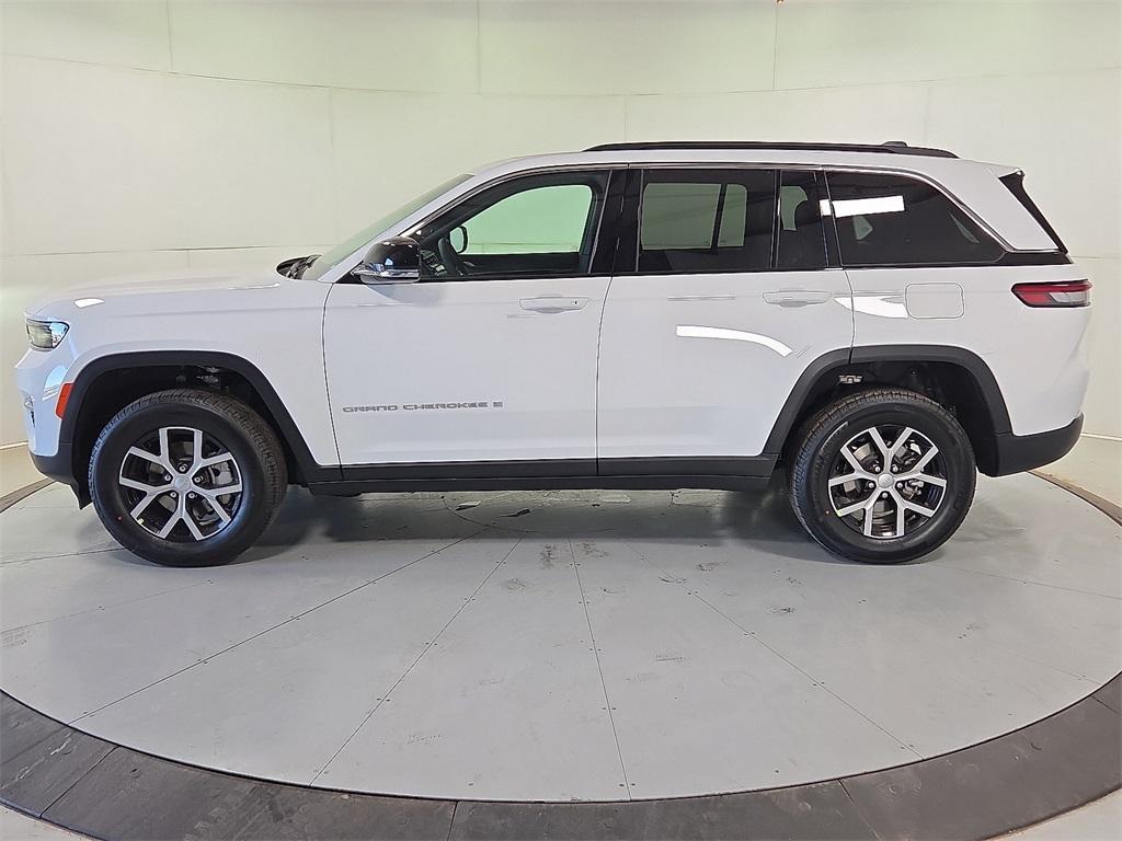 new 2025 Jeep Grand Cherokee car, priced at $45,702
