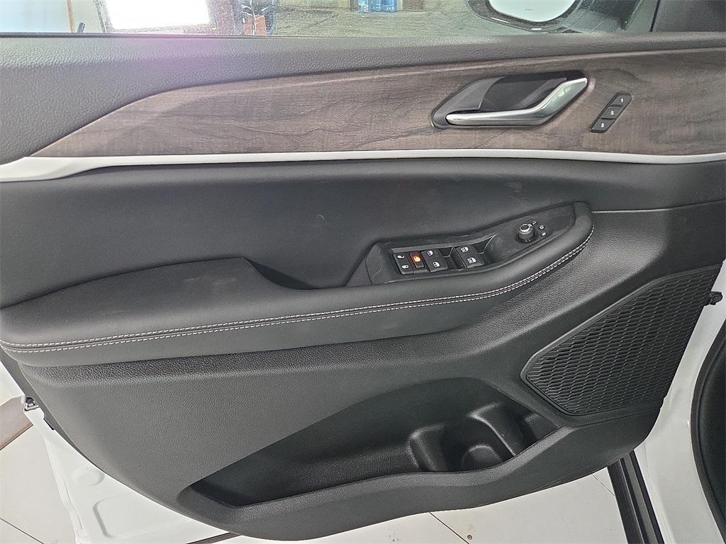 new 2025 Jeep Grand Cherokee car, priced at $45,702