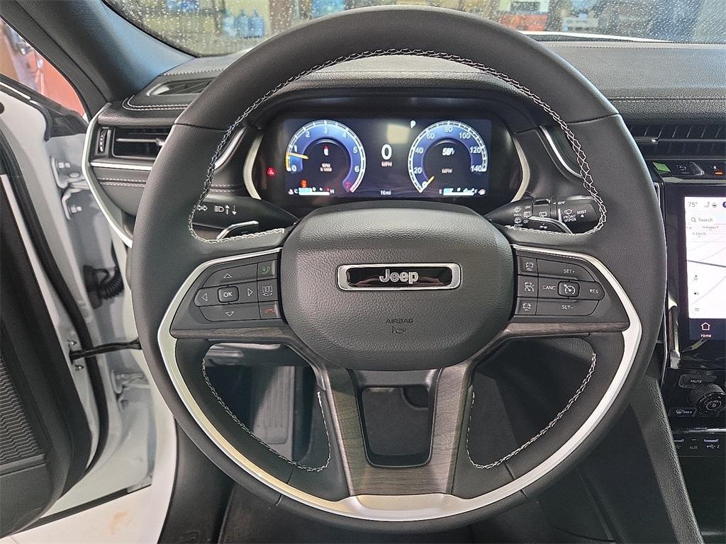 new 2025 Jeep Grand Cherokee car, priced at $45,702