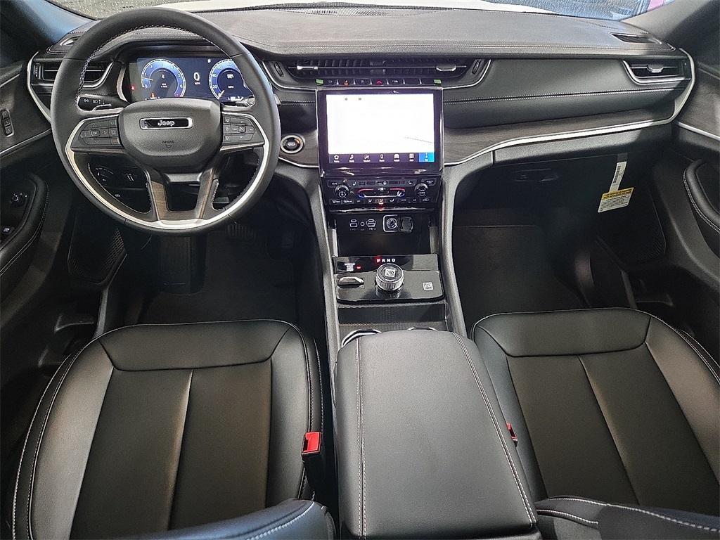 new 2025 Jeep Grand Cherokee car, priced at $45,702