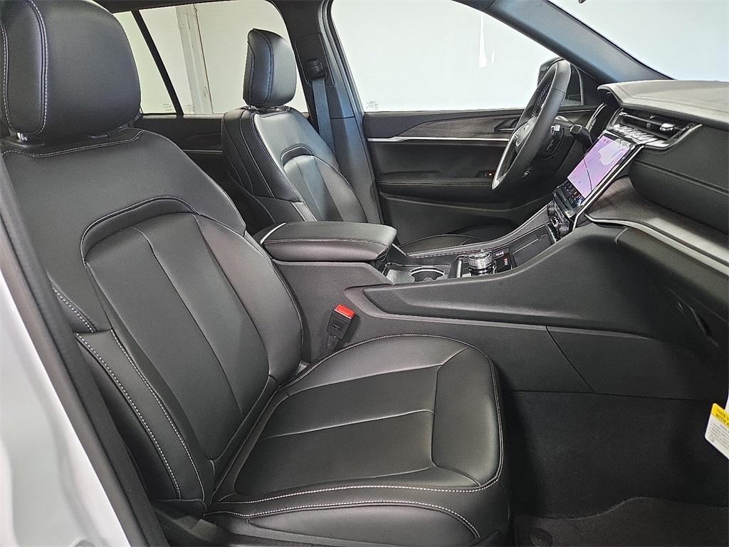 new 2025 Jeep Grand Cherokee car, priced at $45,702