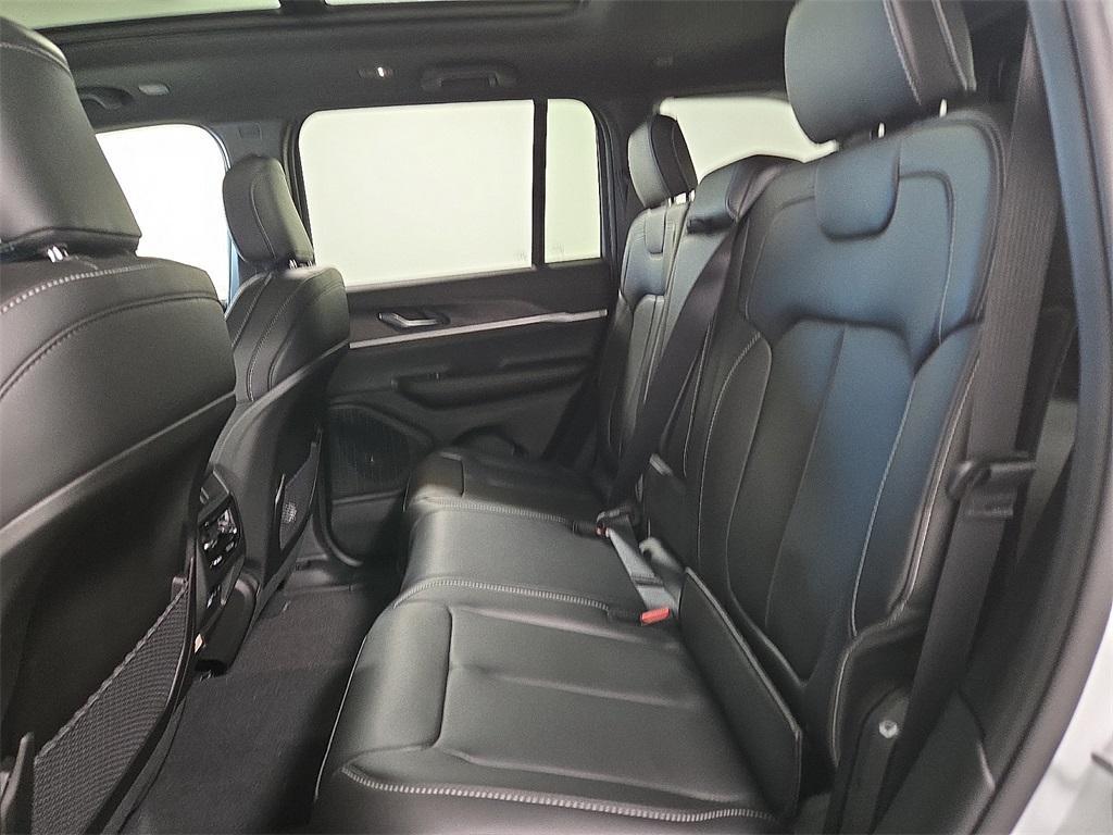 new 2025 Jeep Grand Cherokee car, priced at $45,702