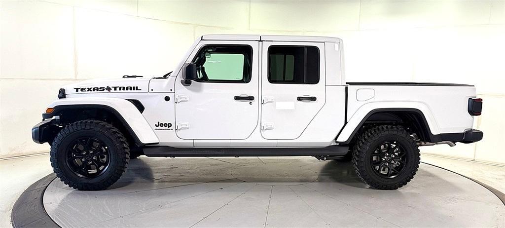 new 2025 Jeep Gladiator car, priced at $45,024